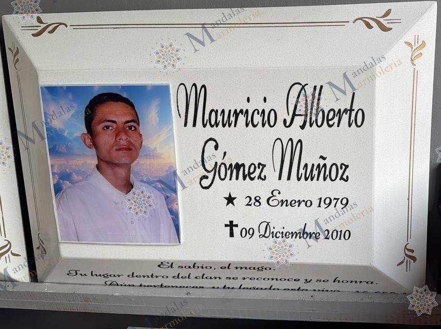 Placa en mármol blanco, rectangular, Ref. 127