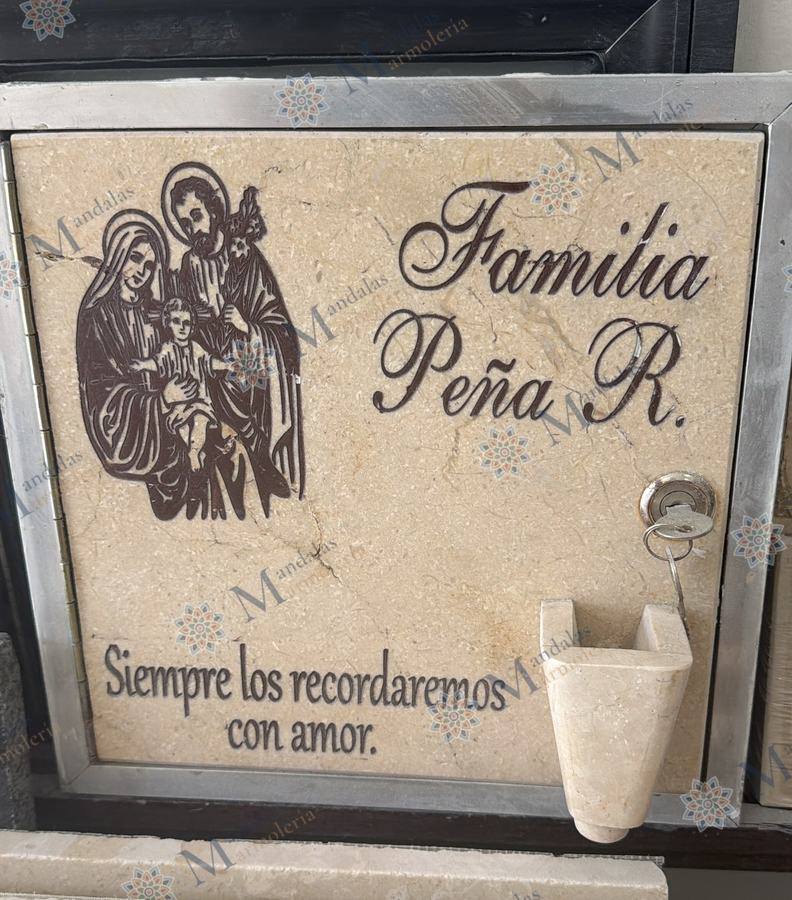 Vitrina en mármol crema, rectangular, Ref. 166