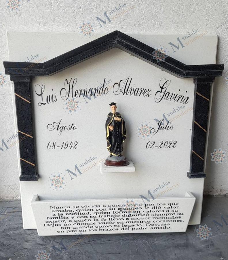Placa en mármol blanco, casita, Ref. 201
