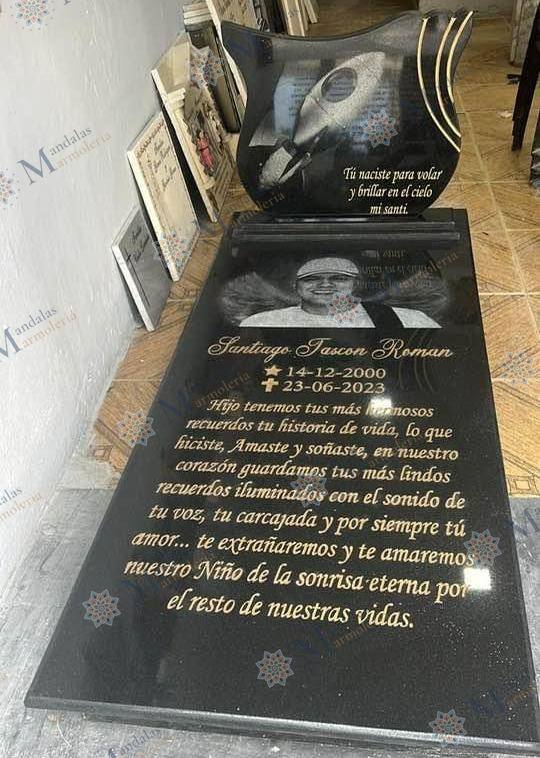 Tumba en granito negro, rectangular, Ref. 228