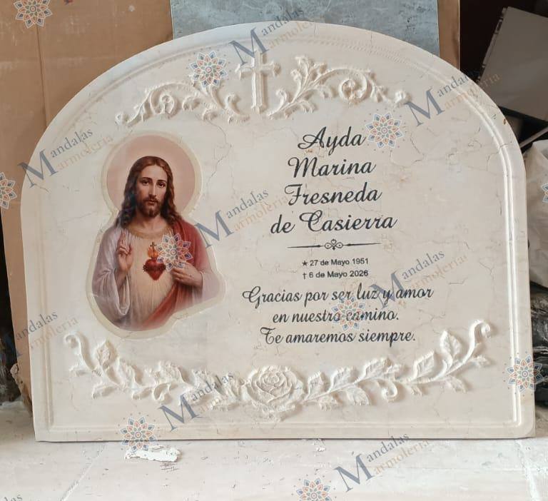 Placa en mármol blanco, en arco, Ref. 3