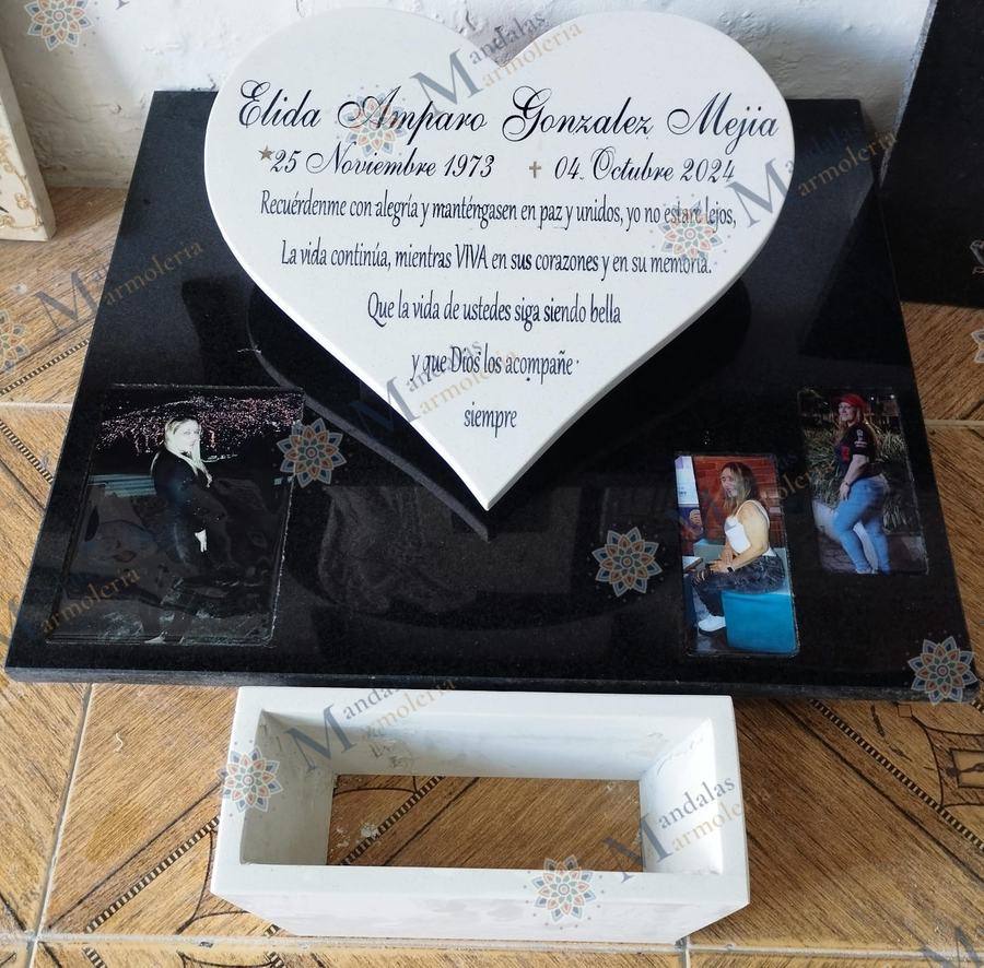 Lápida en granito negro, corazón, Ref. 42