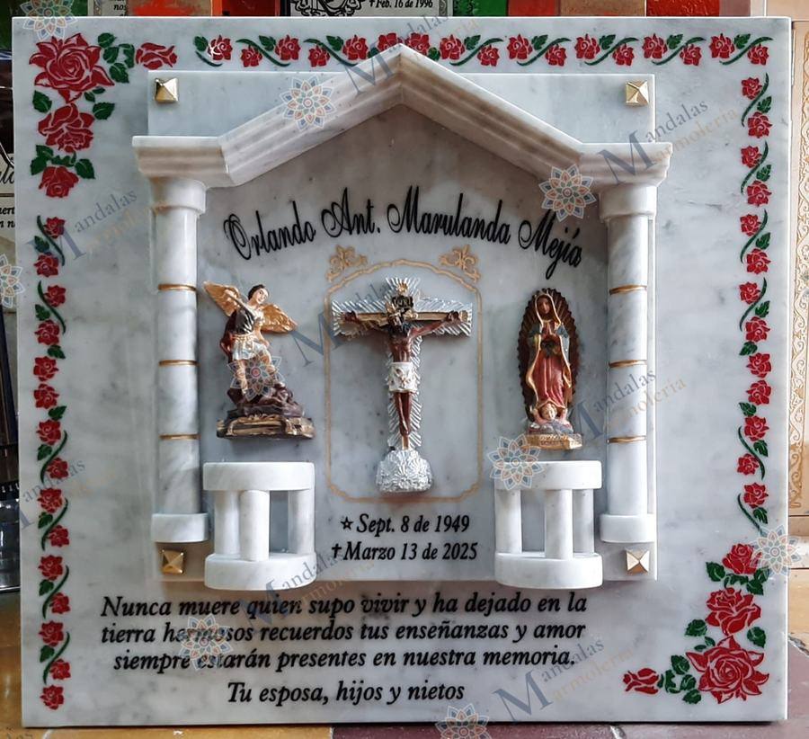 Capilla en mármol blanco, con techo y columnas, Ref. 5