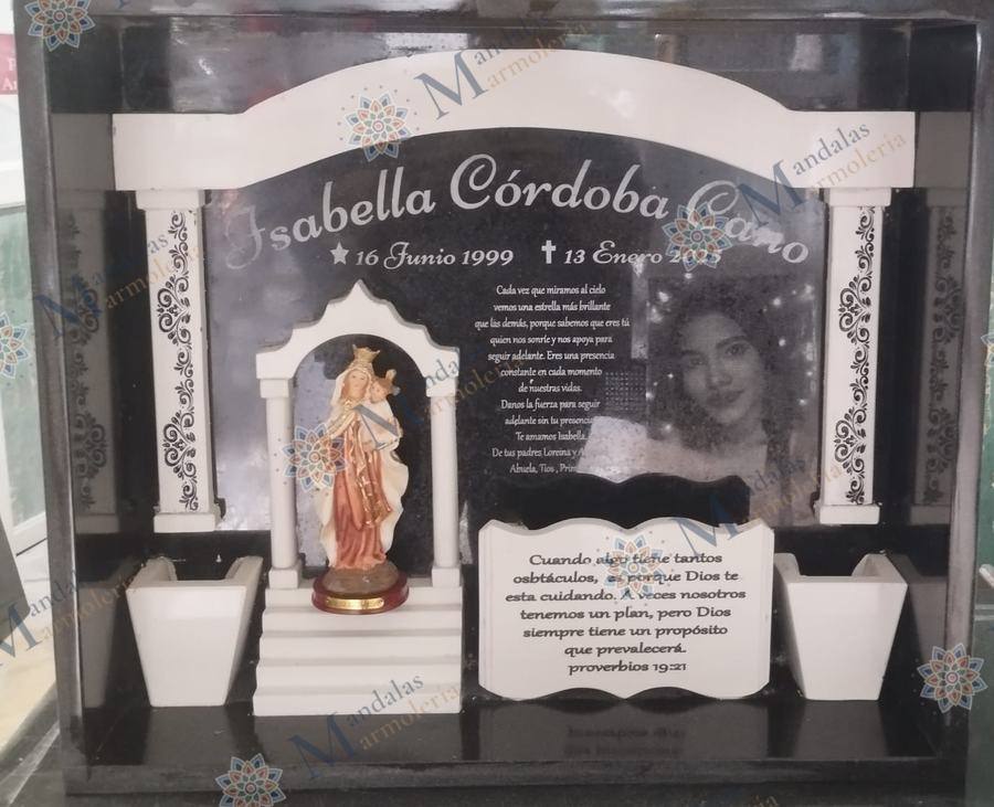 Vitrina en mármol blanco, con techo y columnas, Ref. 70